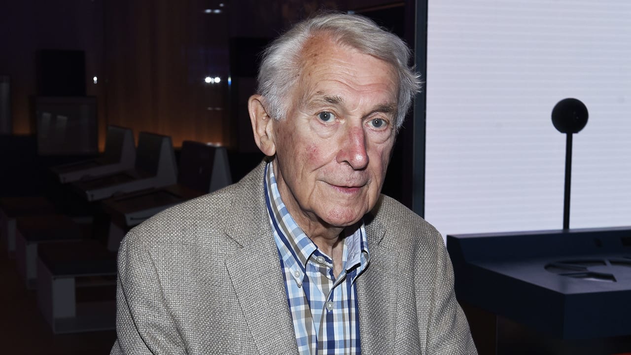 Politiek en mediawereld reageren bedroefd op overlijden tv-presentator Koos Postema: 'Icoon'