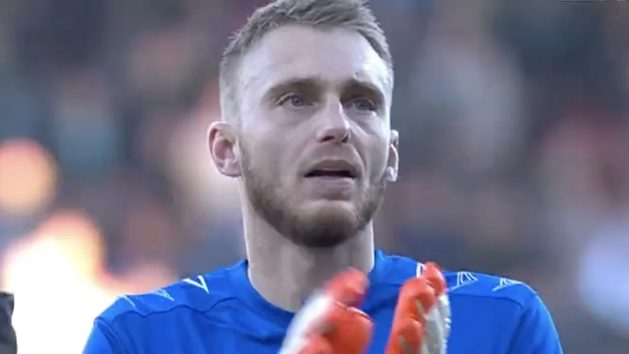 Video: Jasper Cillessen geëmotioneerd na applaus van NEC-fans