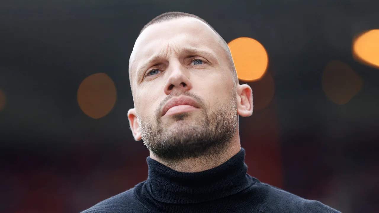 'Ajax moet Heitinga aan een nieuwe club helpen'