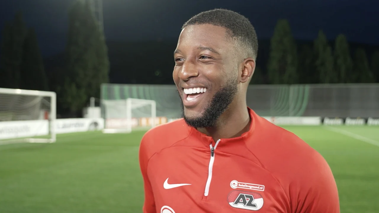 Bazoer is na lastig jaar basisspeler bij AZ: 'Hopelijk blijft de trainer voor mij kiezen!'
