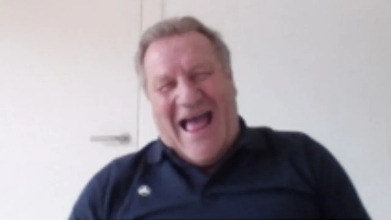 Onemanshow Jan tijdens sportquiz: 'Je bent gewoon een smeerlap, joh!'