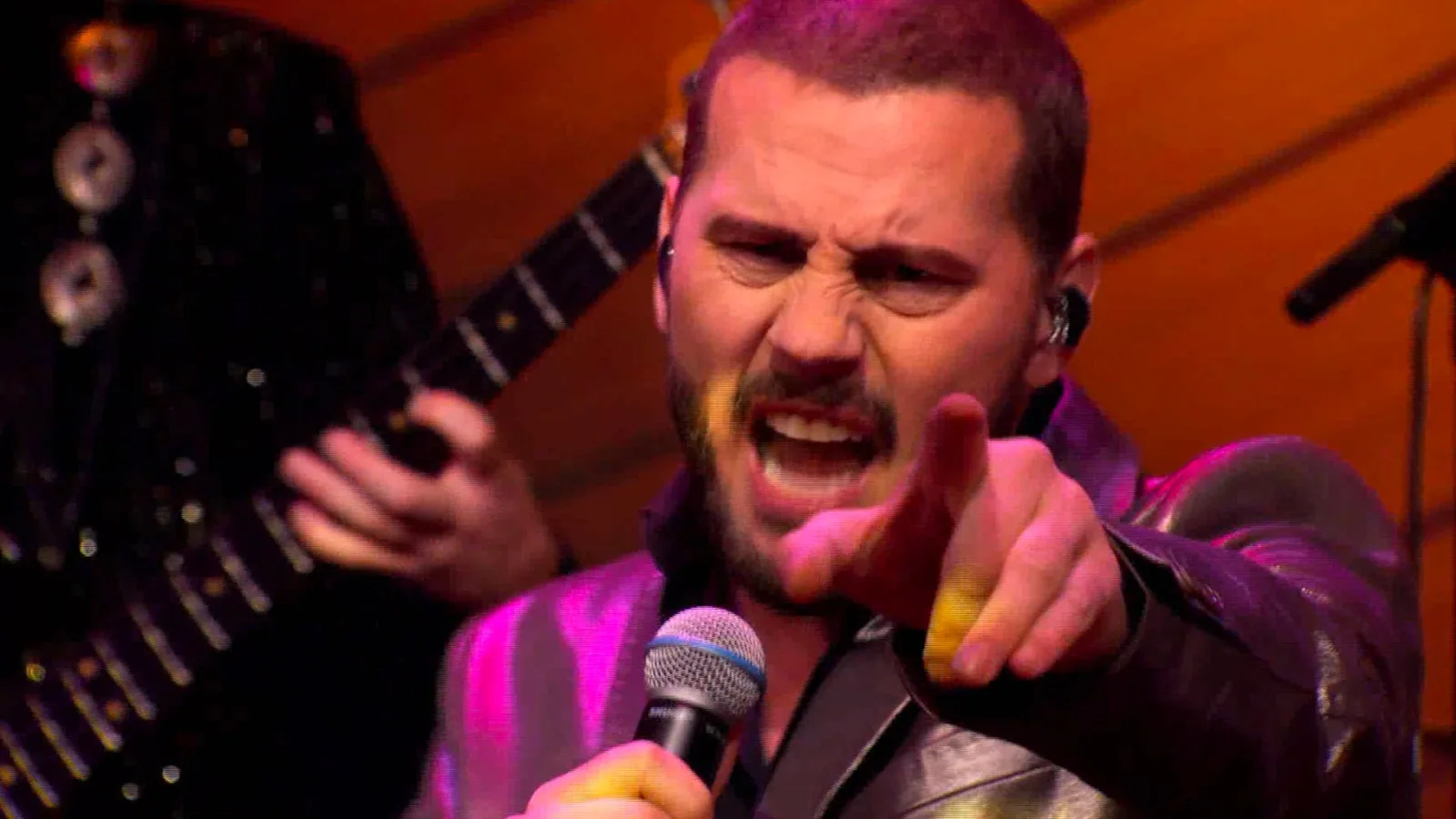 Bouke & Elvis Matters brengen heerlijke medley tijdens Hélène's Oudejaarsborrel!