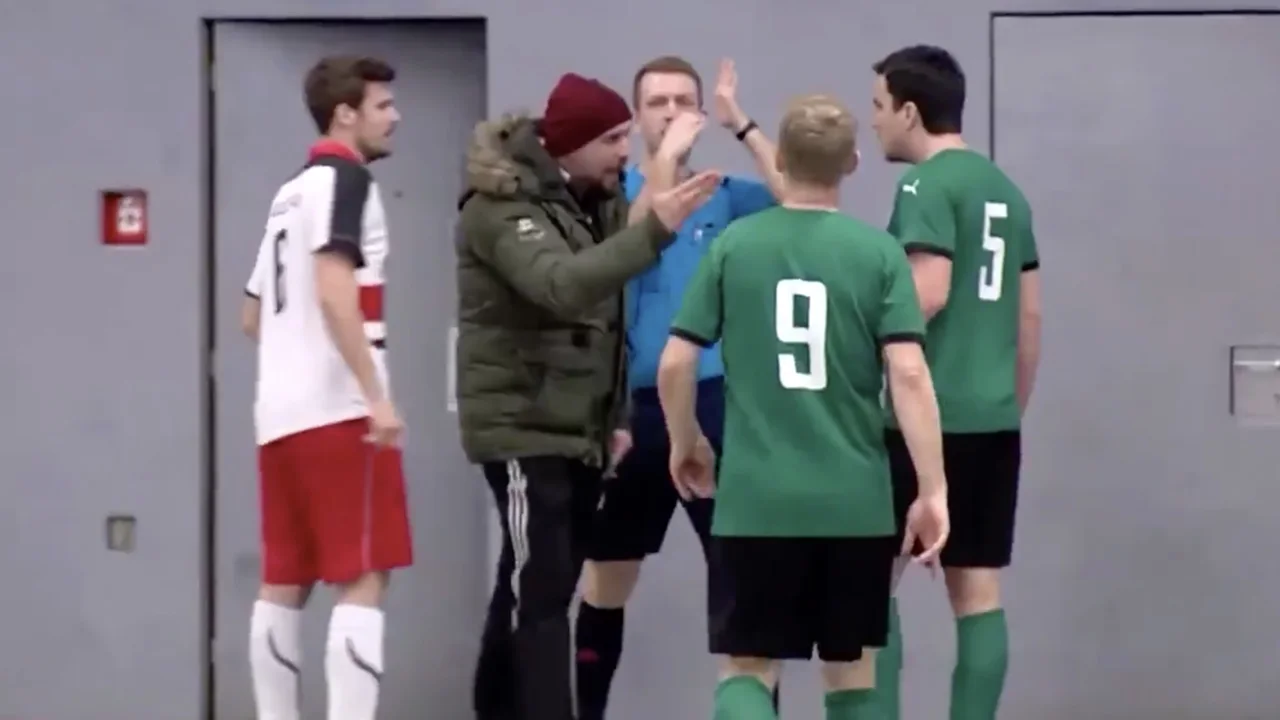 Zaalvoetbalwedstrijd ontaardt in vechtpartij na zéér opmerkelijk ongelukje