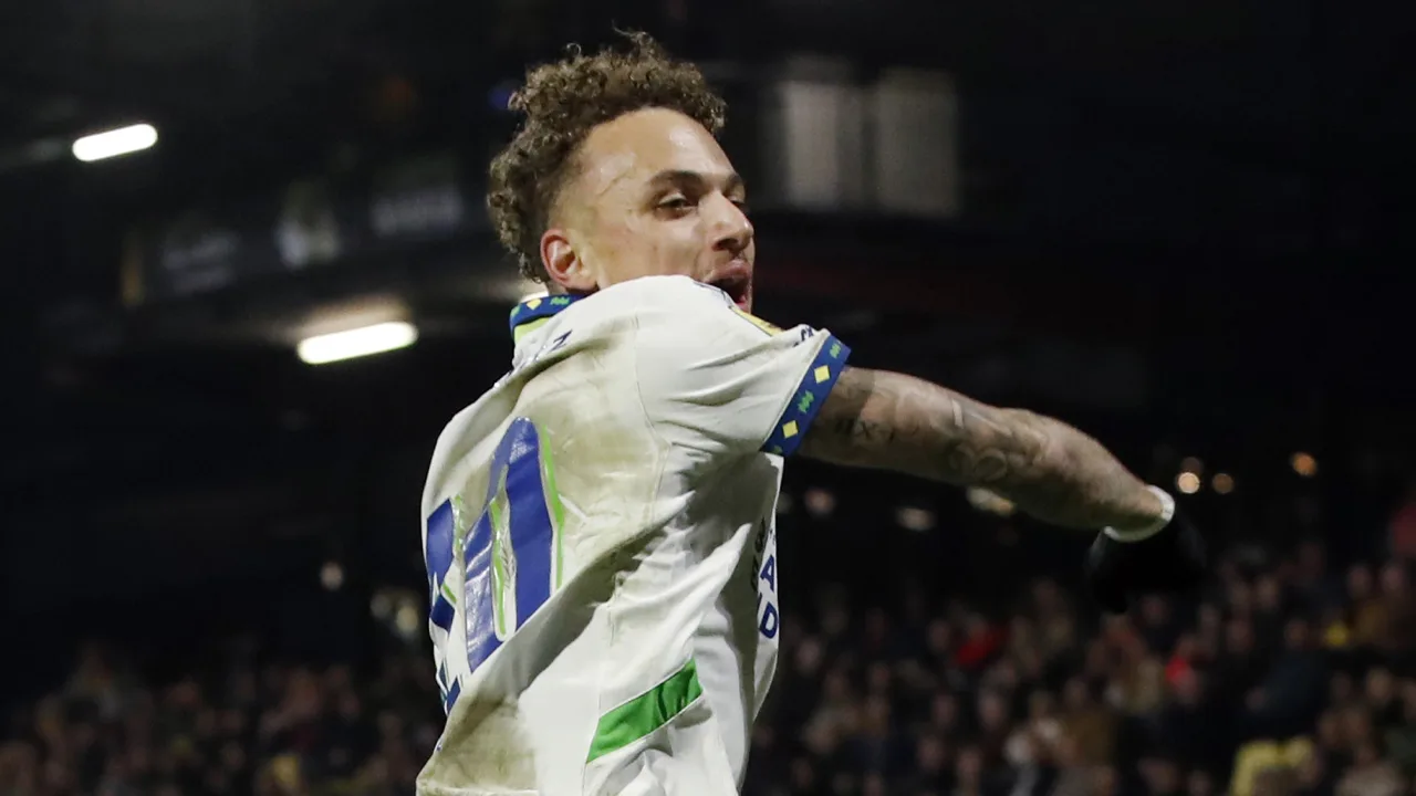 Videogoal: Noa Lang schiet PSV op voorsprong tegen Go Ahead Eagles