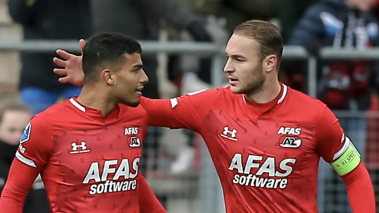 Koopmeiners schiet AZ na eerste misser alsnog naar zege