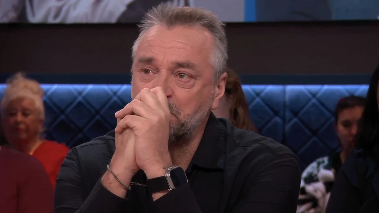 Video: Tom Waes in tranen bij Pauw & De Wit: 'Confronterend, ik wil echt iets doen'