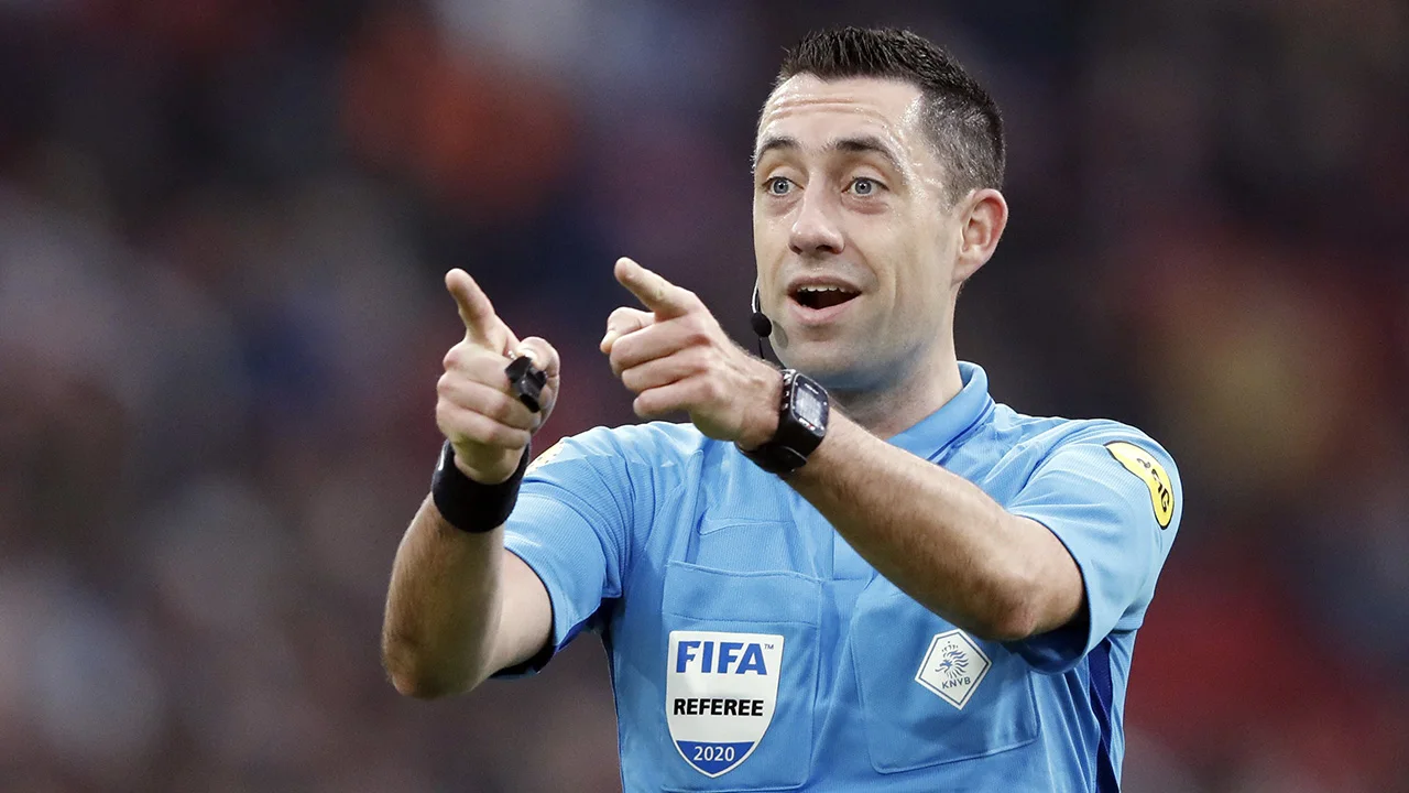 Topper tussen AZ en PSV onder leiding van Dennis Higler 