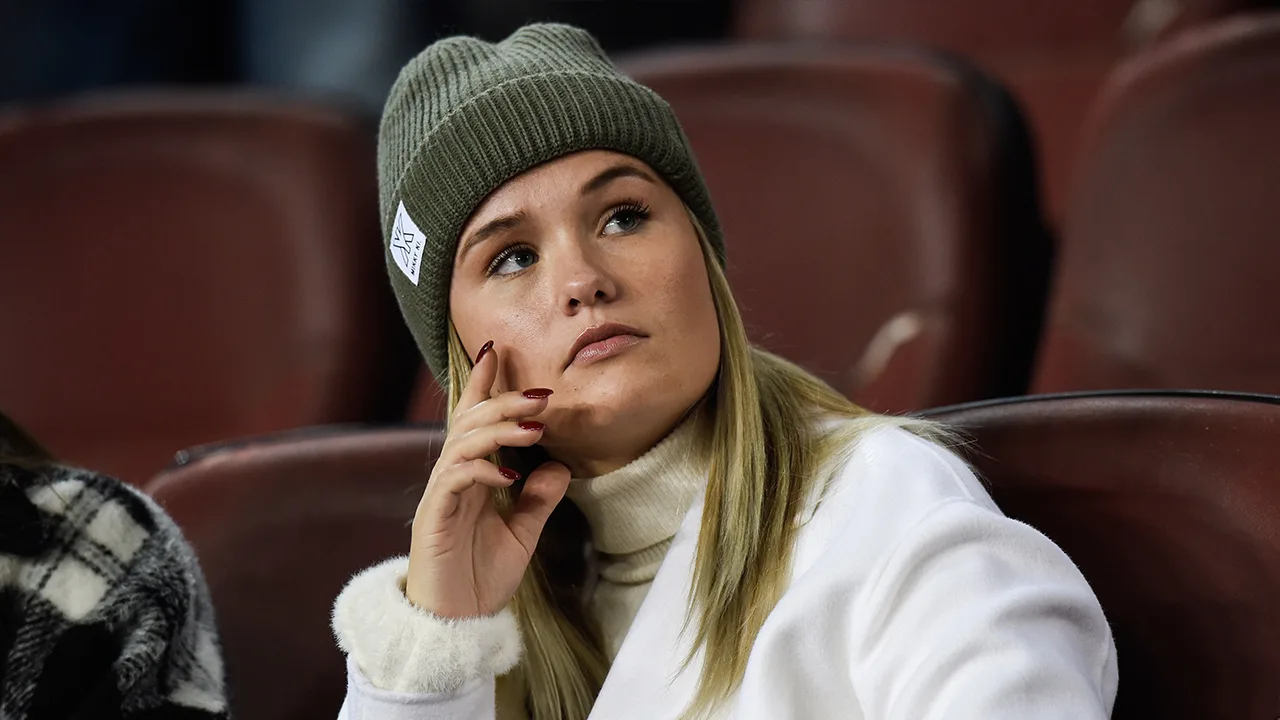 Mikky Kiemeney deelt pikante foto op Instagram: 'Lucky Frenkie!'