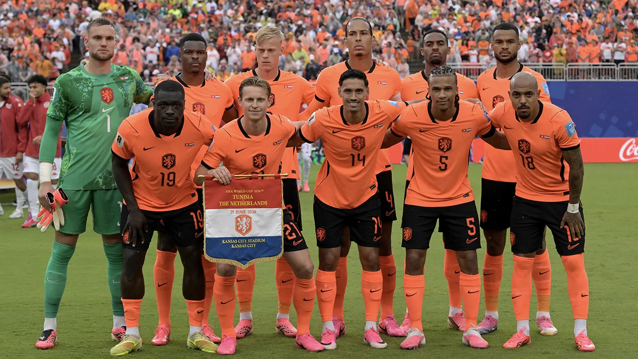 'Acht spelers van Oranje-tegenstander op WK testen positief op verboden middel'