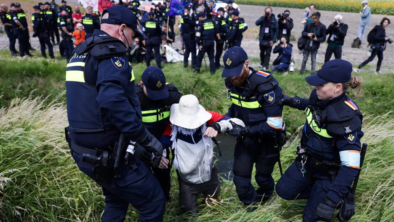 Politie dreigt journalisten te arresteren bij demonstratie Extinction Rebellion