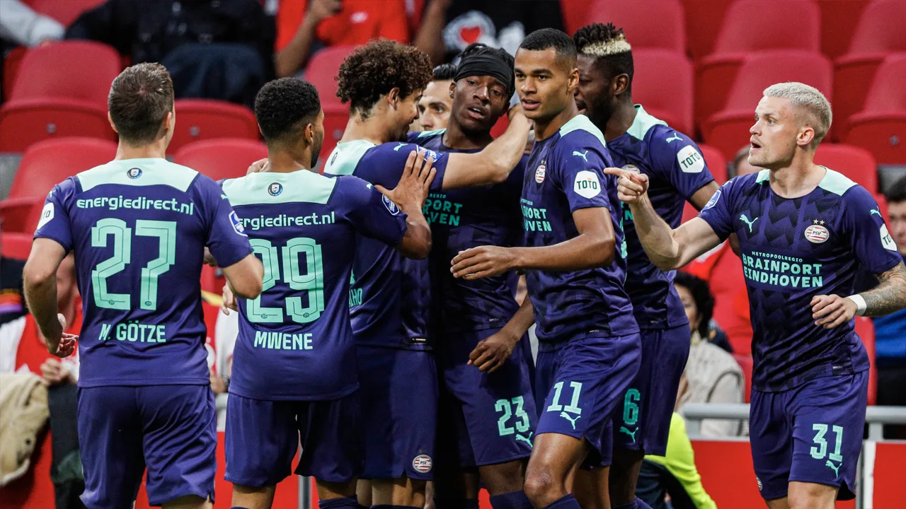 PSV maakt gehakt van Ajax en wint Johan Cruijff Schaal 