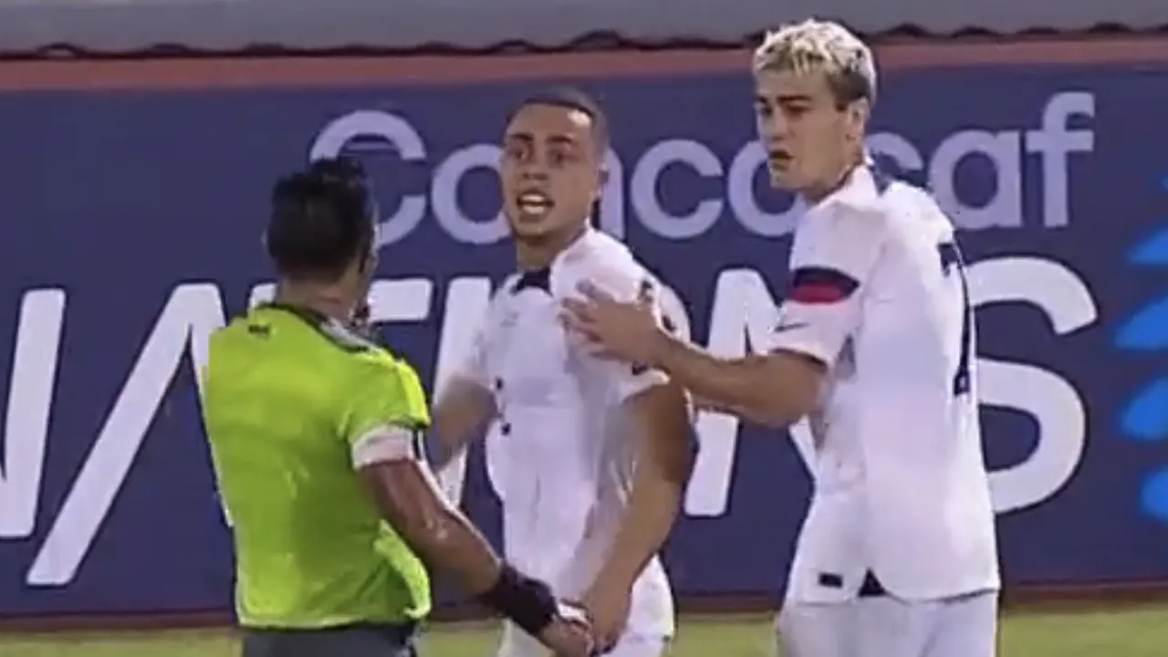 Video: Sergiño Dest krijgt oliedomme rode kaart bij Verenigde Staten