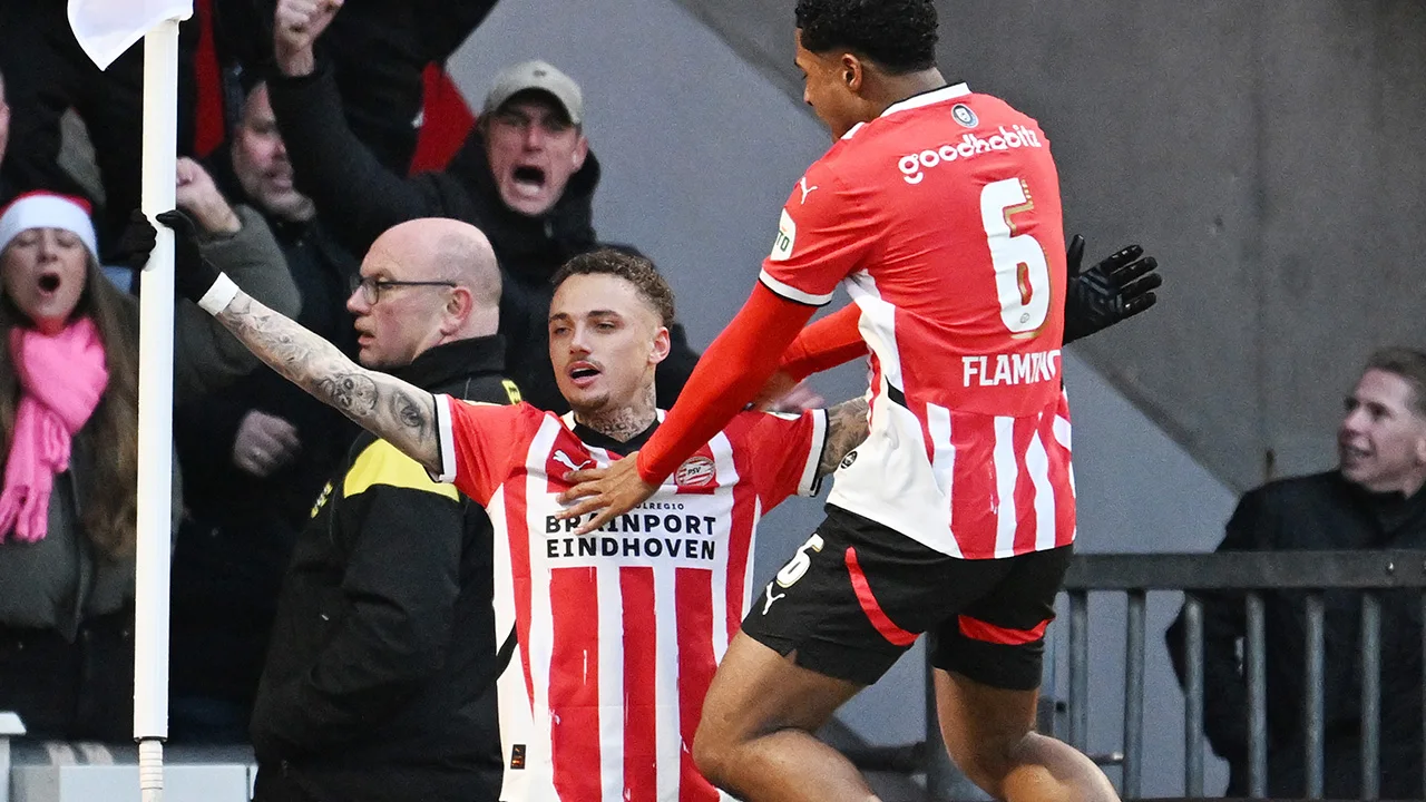 PSV boekt ruime overwinning in topper tegen Feyenoord