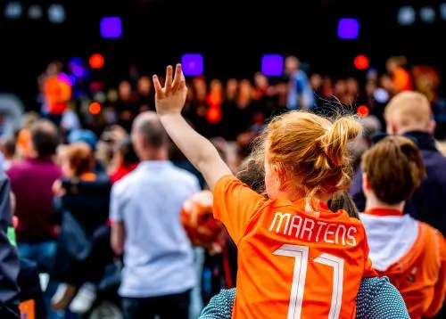 Duizenden Oranjefans op weg naar Valenciennes