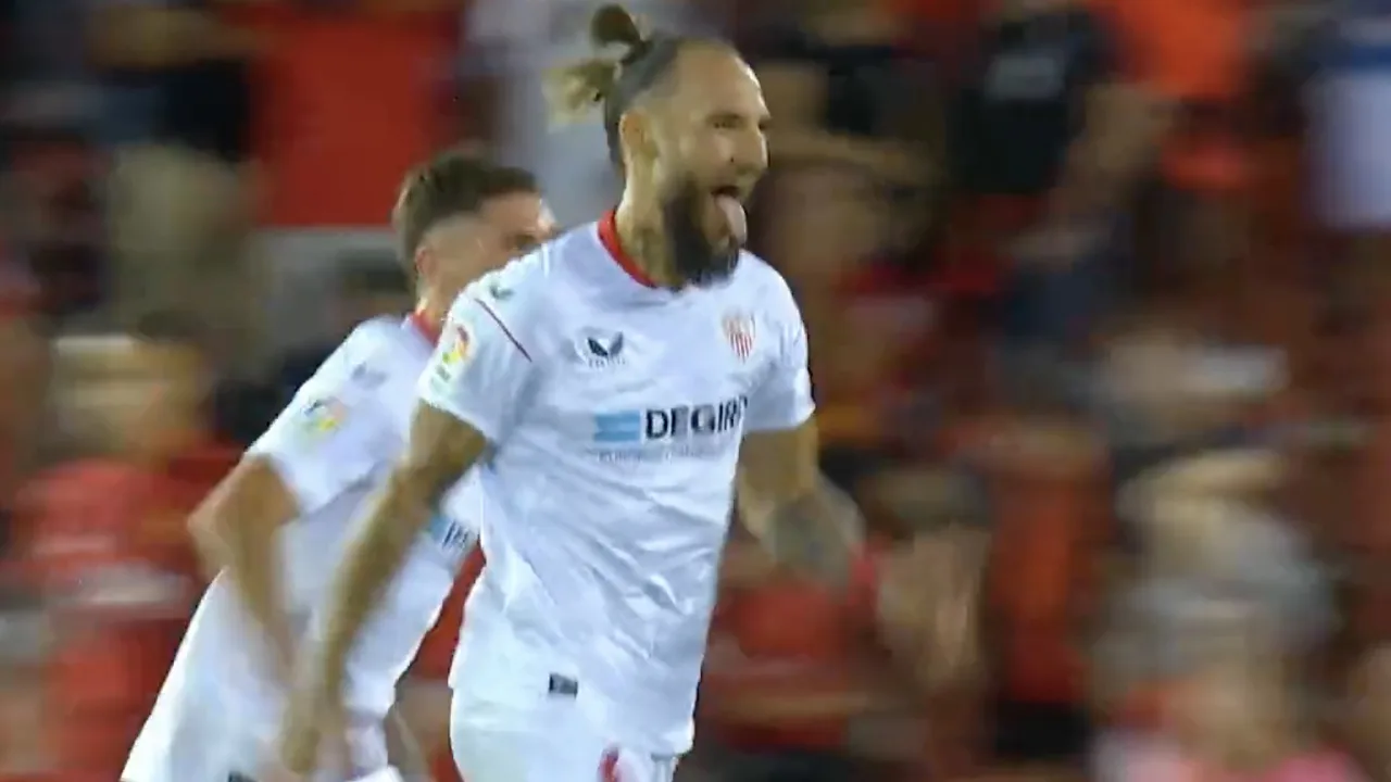 Videogoal: Gudelj scoort fenomenaal doelpunt voor Sevilla