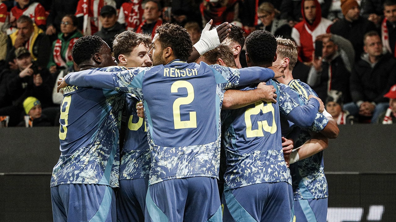 Ajax sleept punt uit moeizame wedstrijd bij Slavia Praag