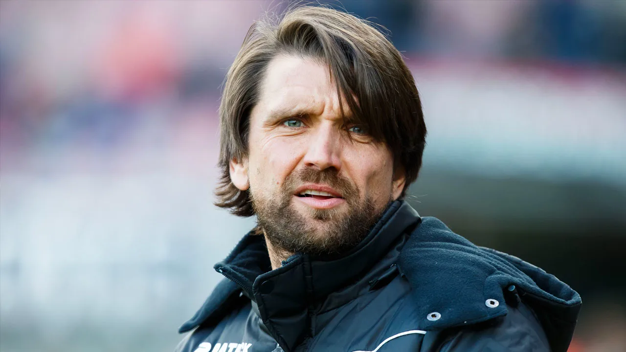 NAC Breda ontslaat trainer Peter Hyballa