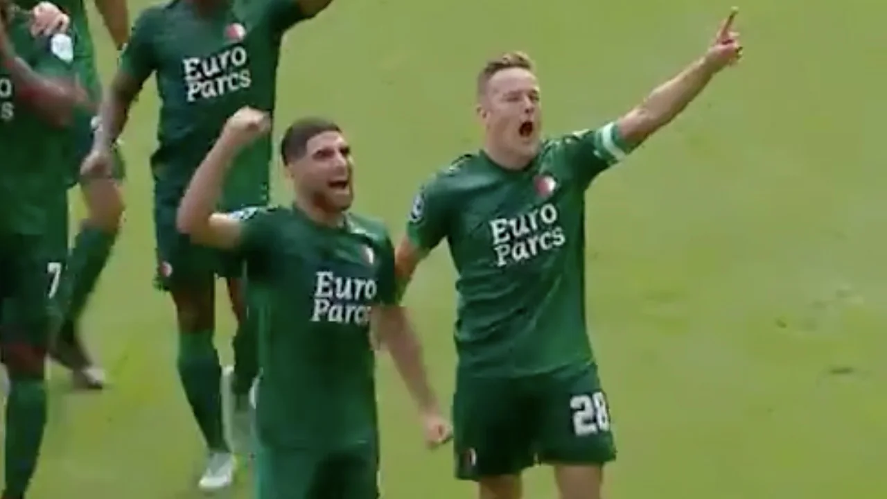 VIDEOGOAL: Toornstra schiet Feyenoord met prachtige volley op voorsprong tegen PSV