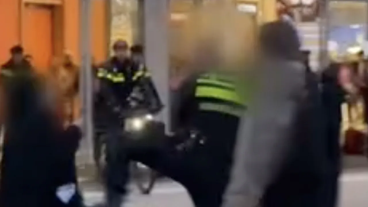 Politie onderzoekt 'bepaalde berichten' over Utrechtse agent