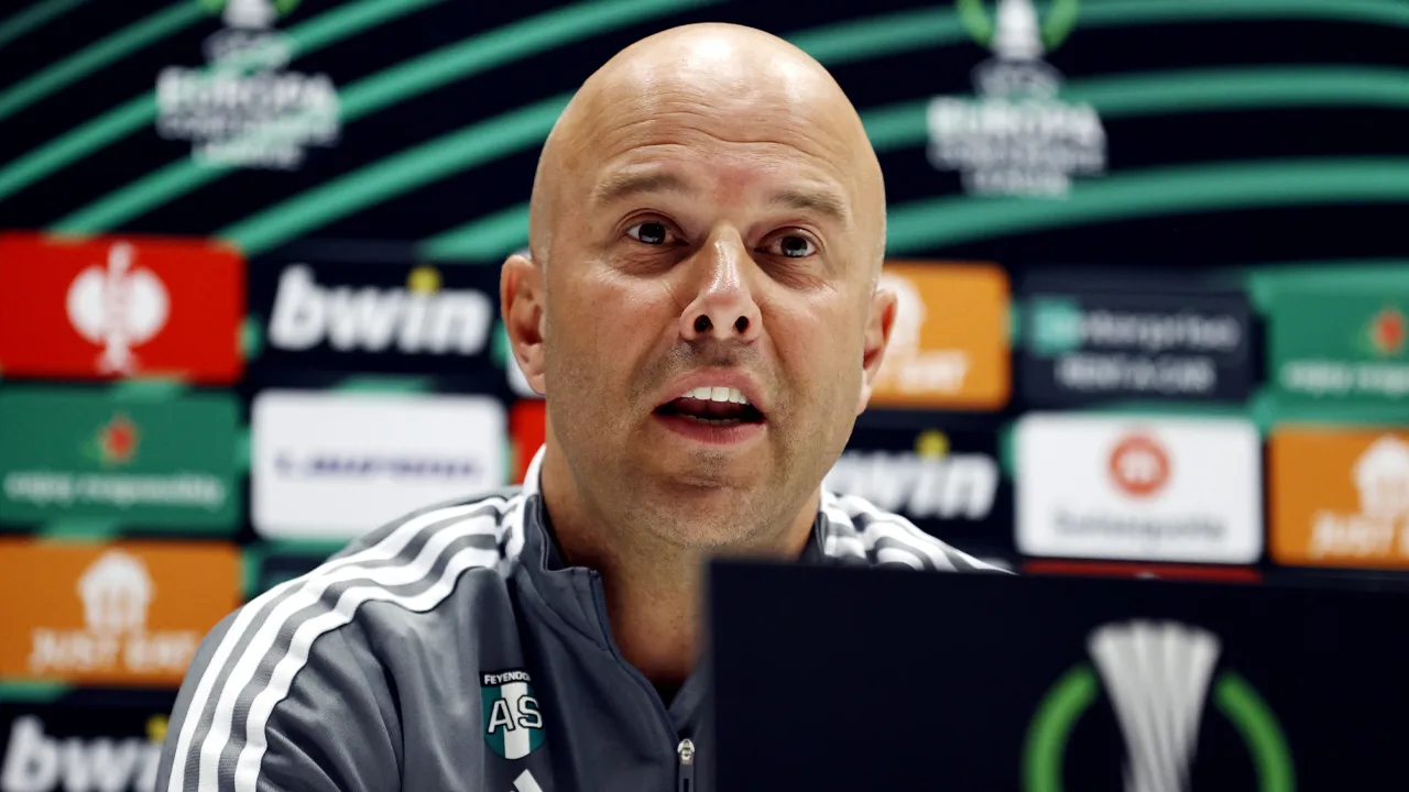 Arne Slot krijgt opvallende beloning als hij een prijs wint met Feyenoord