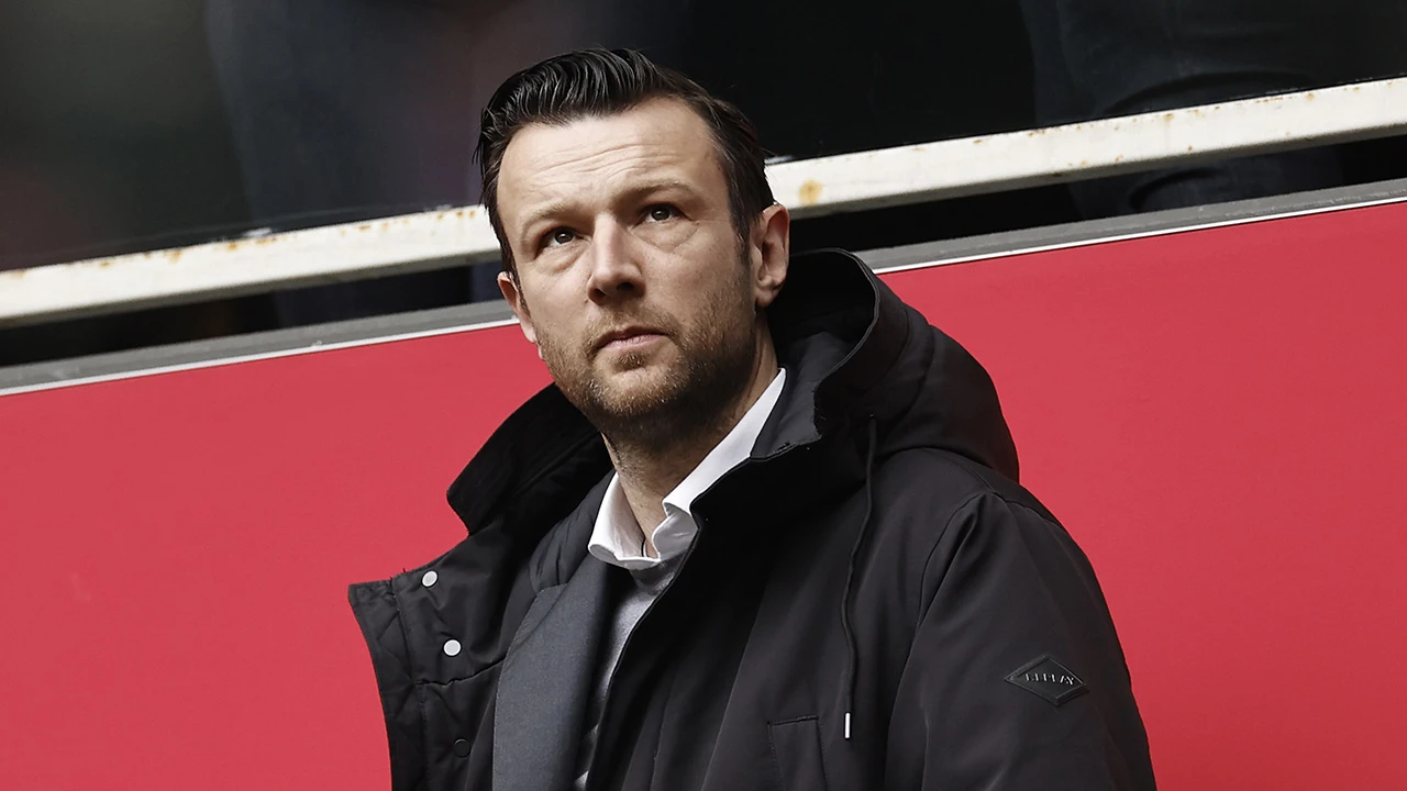 Menno Geelen verlengt contract bij Ajax en is nu officieel algemeen directeur