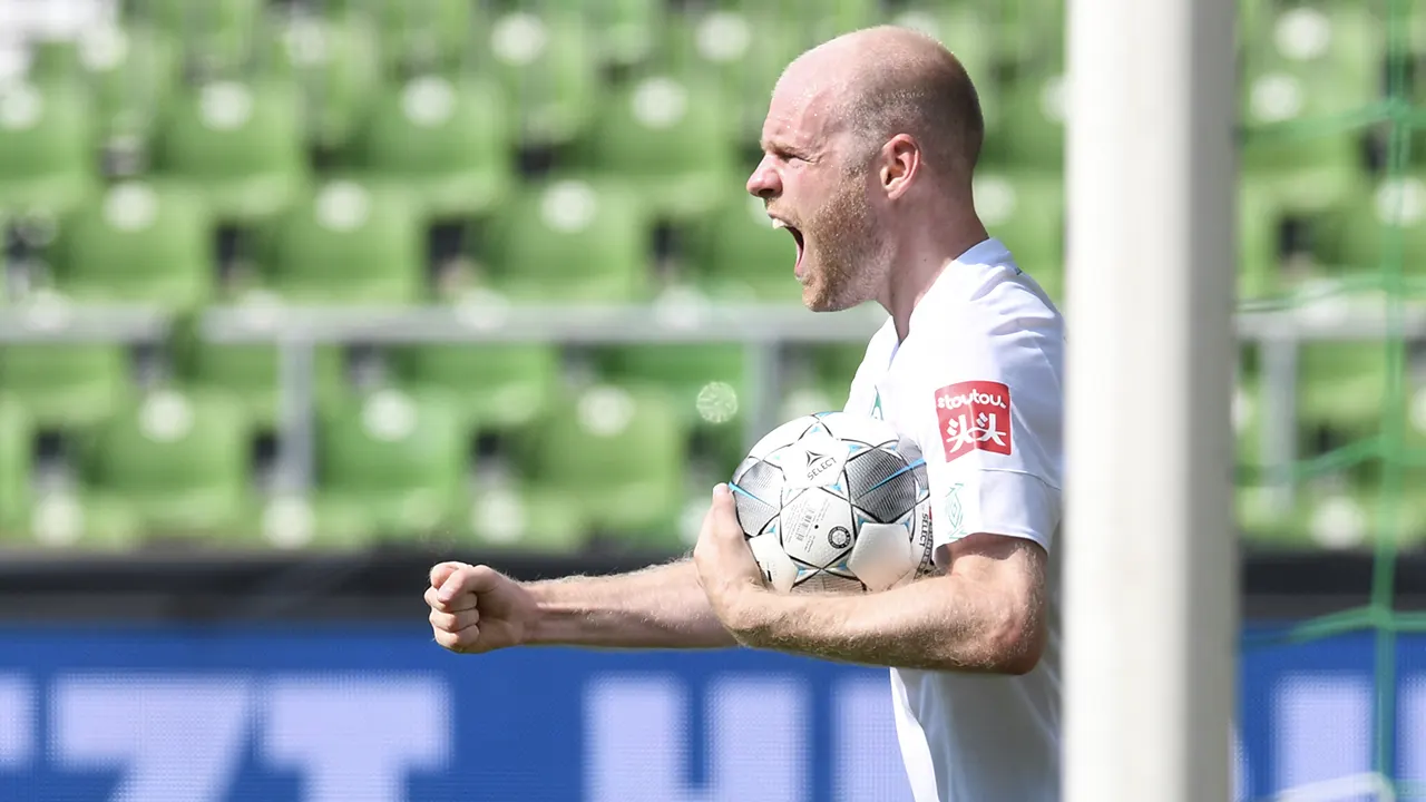 Werder Bremen en Klaassen doen het onmogelijke en ontsnappen aan directe degradatie