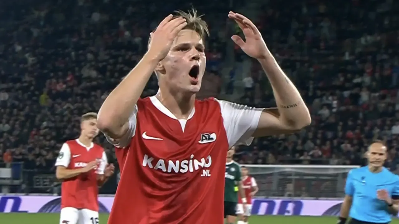 KANS: David Møller Wolfe met de eerste mogelijkheid voor AZ