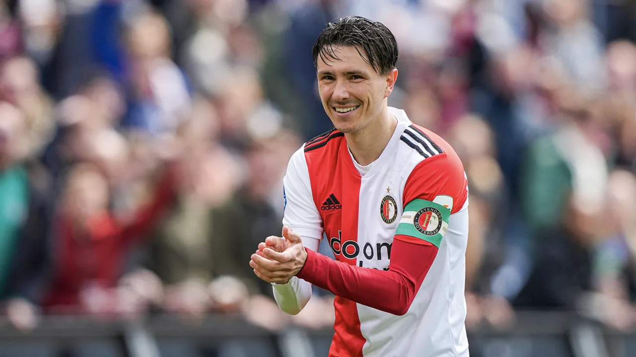 Ajax presenteert Berghuis: 'Welkom in je nieuwe thuis!'