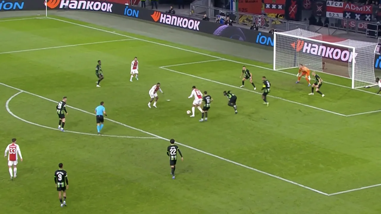 KANS: Akpom schiet hard op doelman Verbruggen