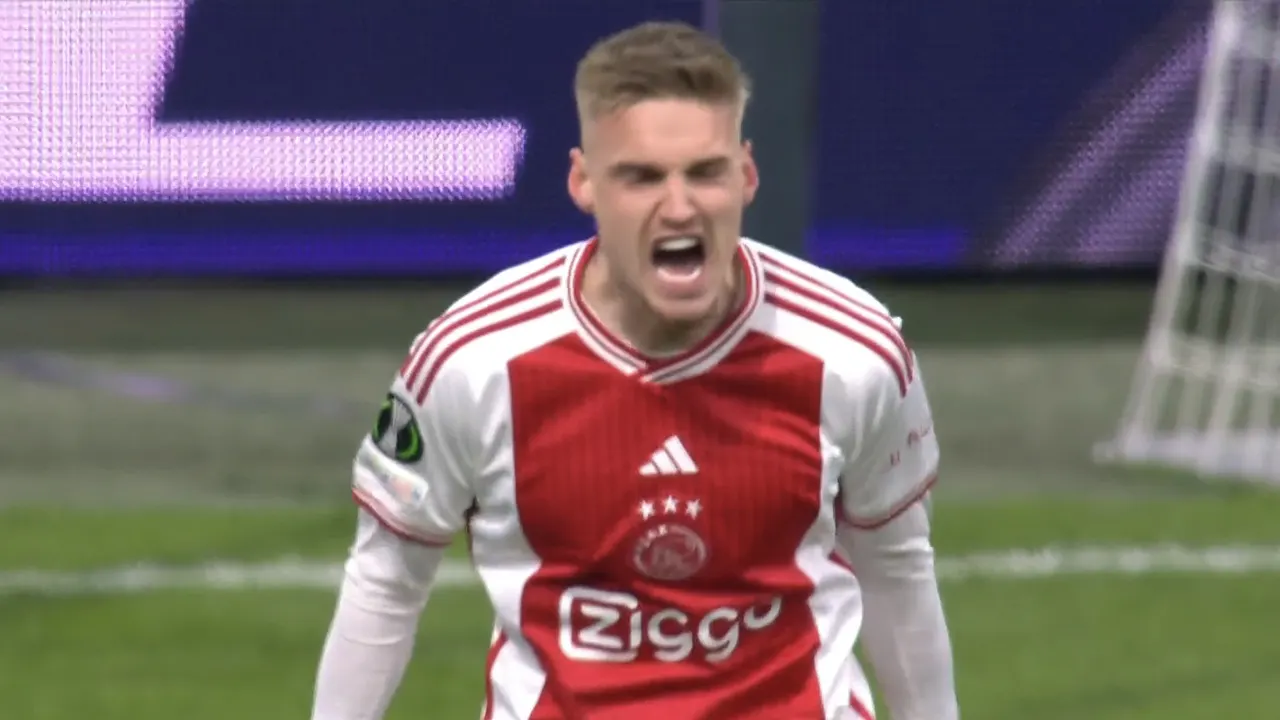 KANS: Taylor stuit op Martínez en verzuimt te scoren tegen Aston Villa