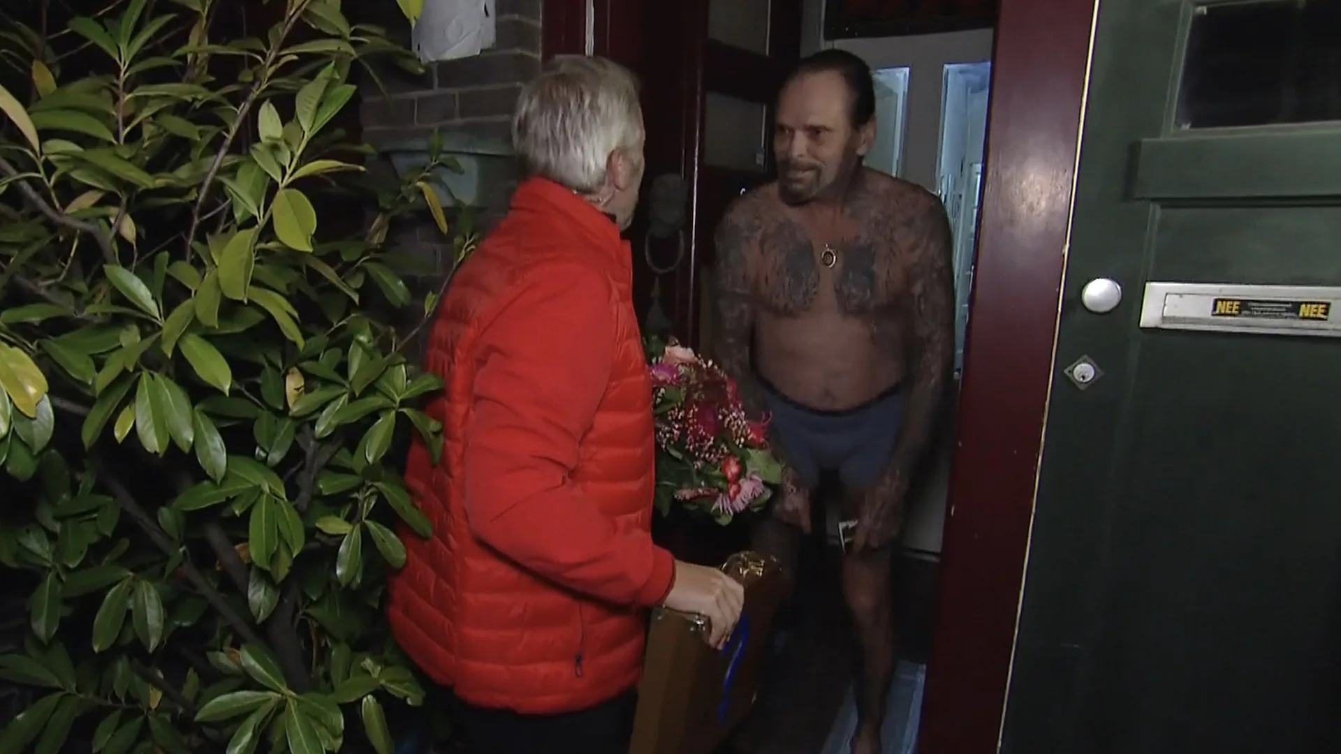 Miljoenenjacht-thuiswinnaar opent de deur in zijn onderbroek: ‘Ik kom uit de douche!’