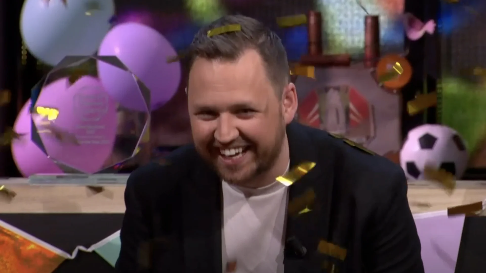 Feest in de Vandaag Inside-studio: Cybermannetje Dave Maasland is in de prijzen gevallen! 