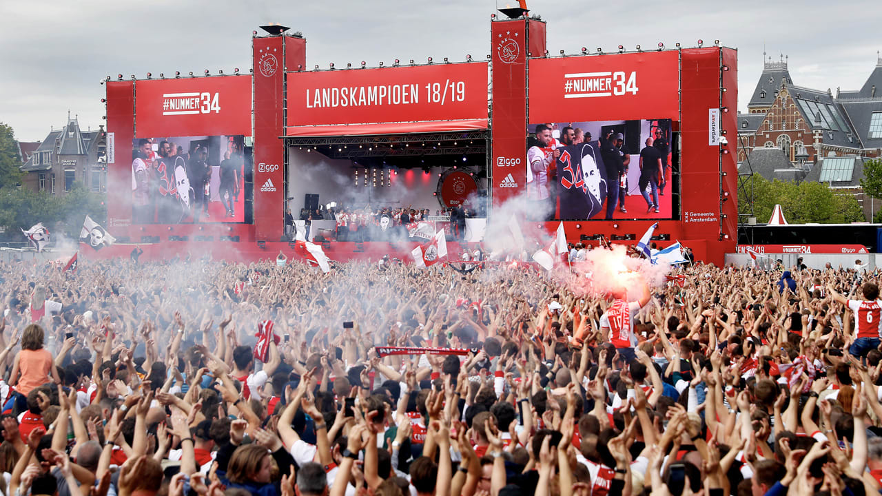 34 arrestaties tijdens en na huldiging Ajax