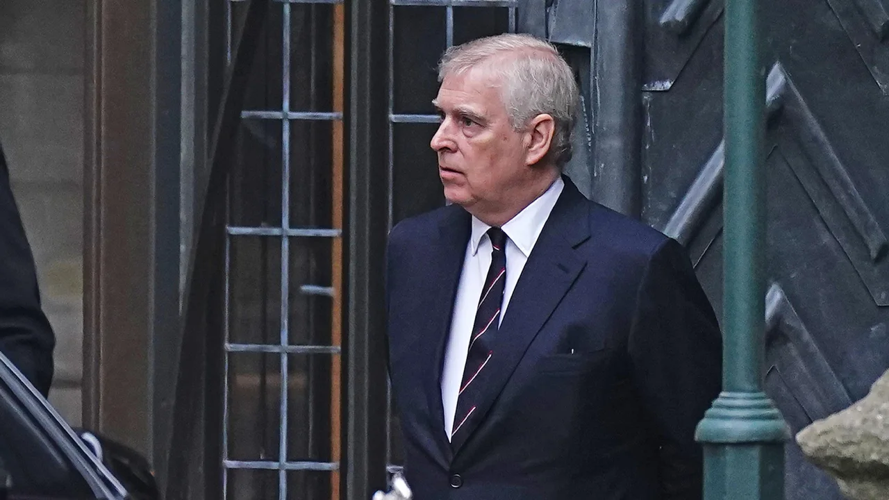 In opspraak geraakte prins Andrew wil weer volwaardig lidmaatschap koninklijke familie