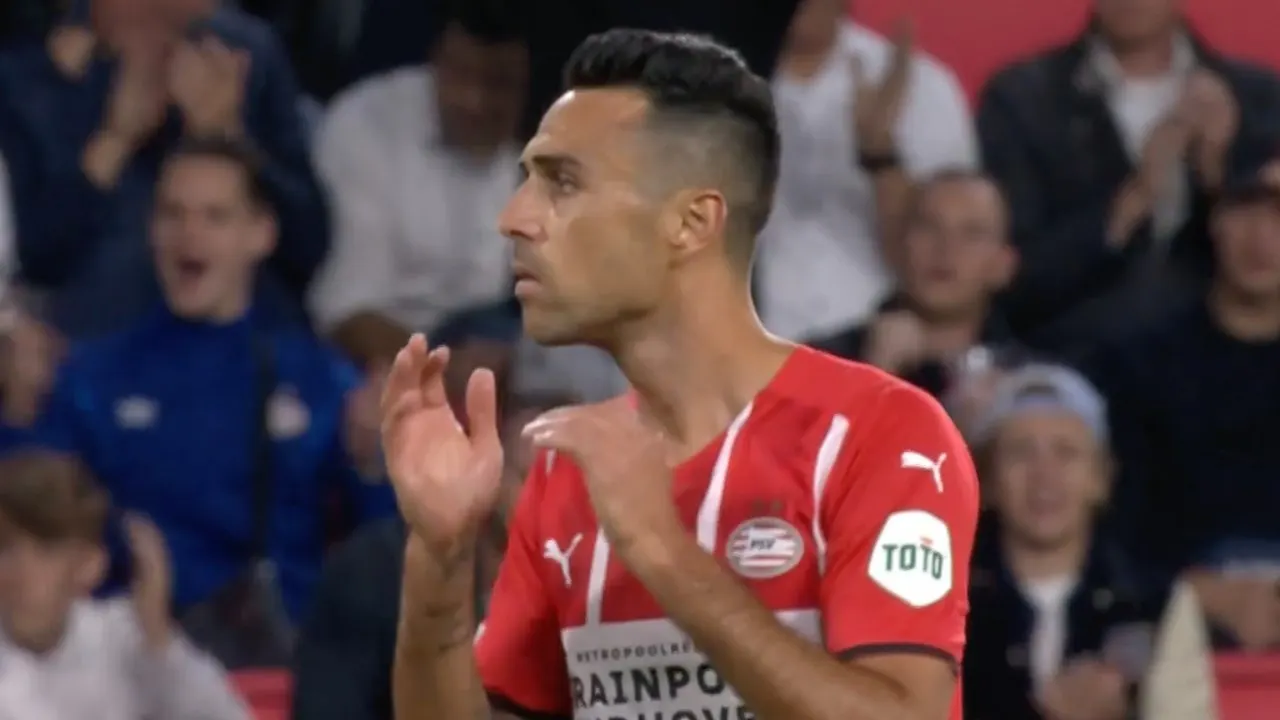 KANS: Zahavi dichtbij voorsprong PSV, Alex Remiro redt