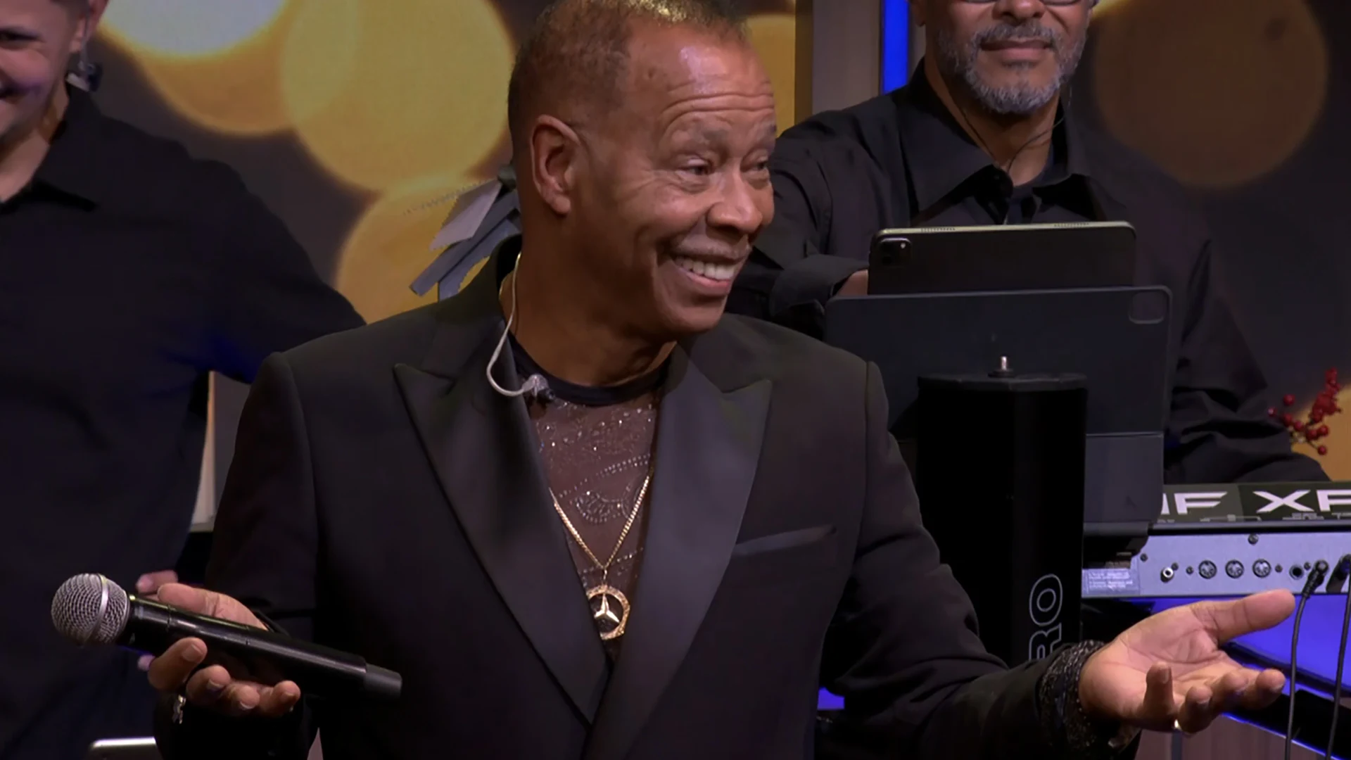 Tony Shearman opent De Oranjewinter met Stevie Wonders 'Superstition'