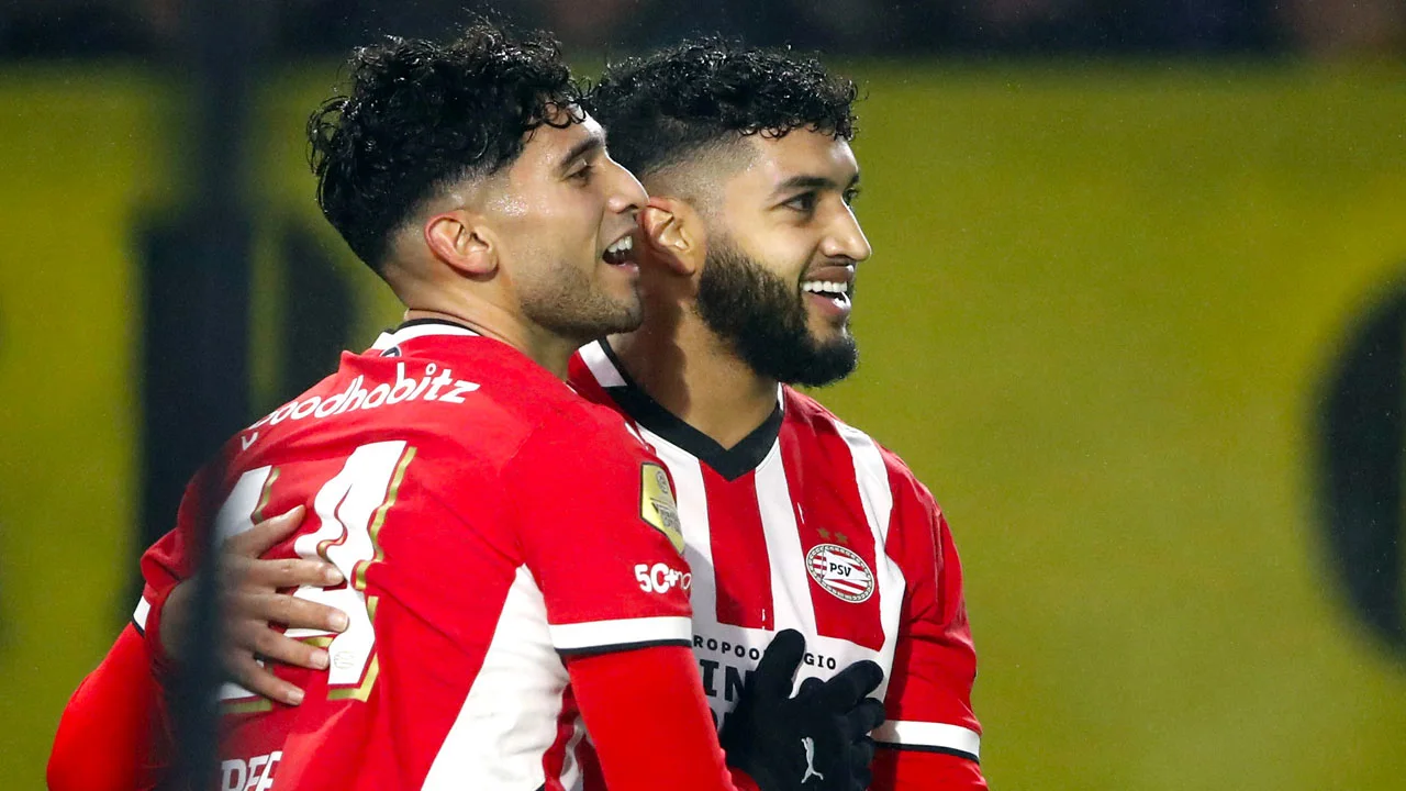 Koploper PSV viert eenvoudige uitzege op NAC Breda