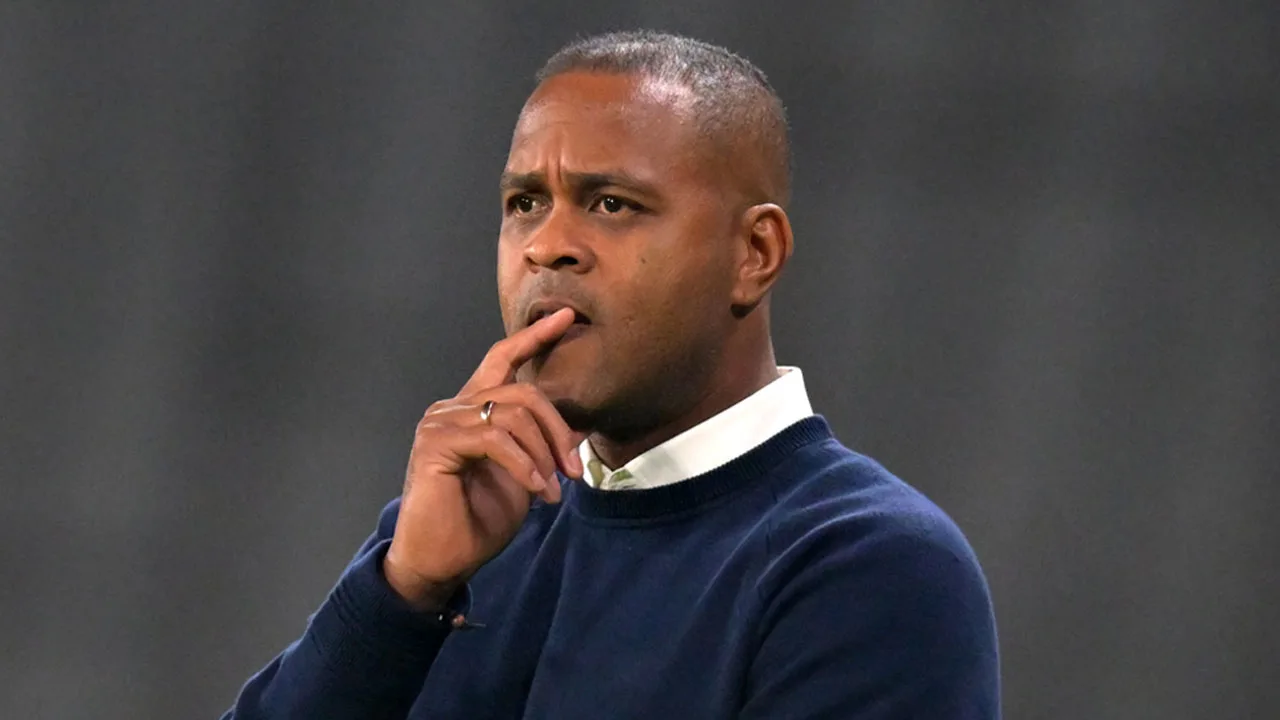 Telegraaf spreekt geruchten tegen: Patrick Kluivert níet ontslagen door Adana Demirspor