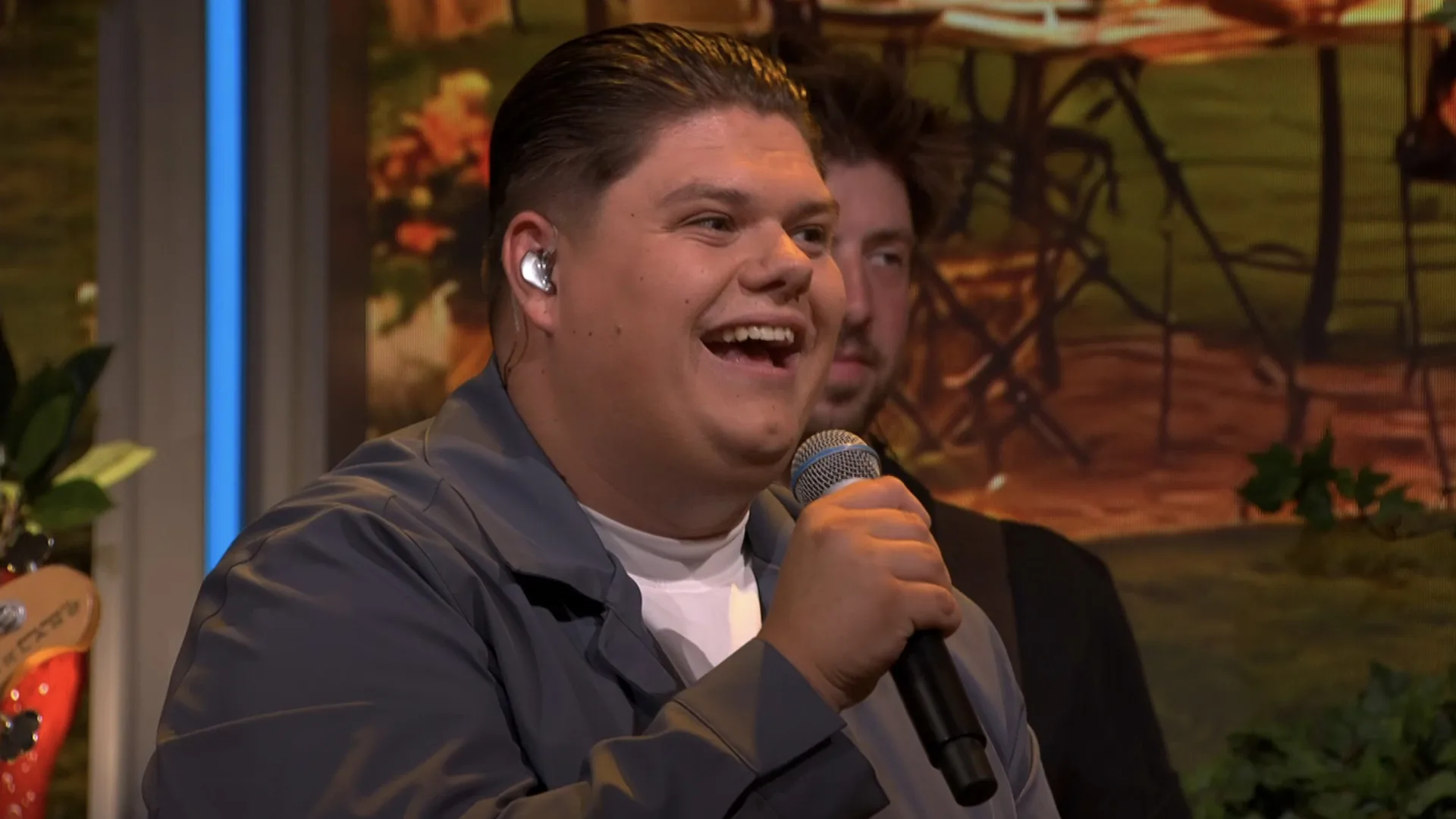 Justen de Wildt zorgt voor gezellige opening van De Oranjezomer met Cheerio!