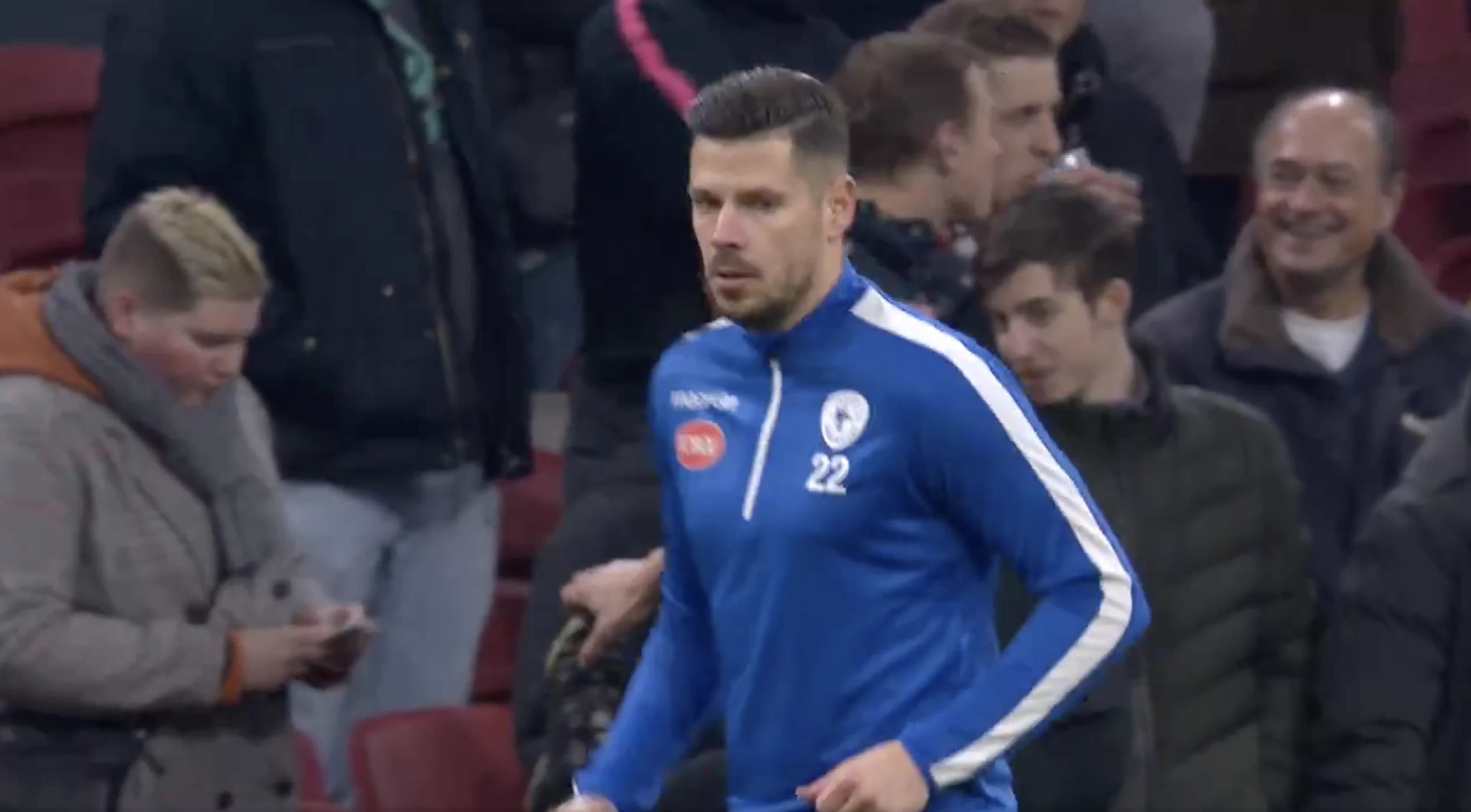 Verdediger Spakenburg vergeet voetbalschoenen voor bekerduel met Ajax