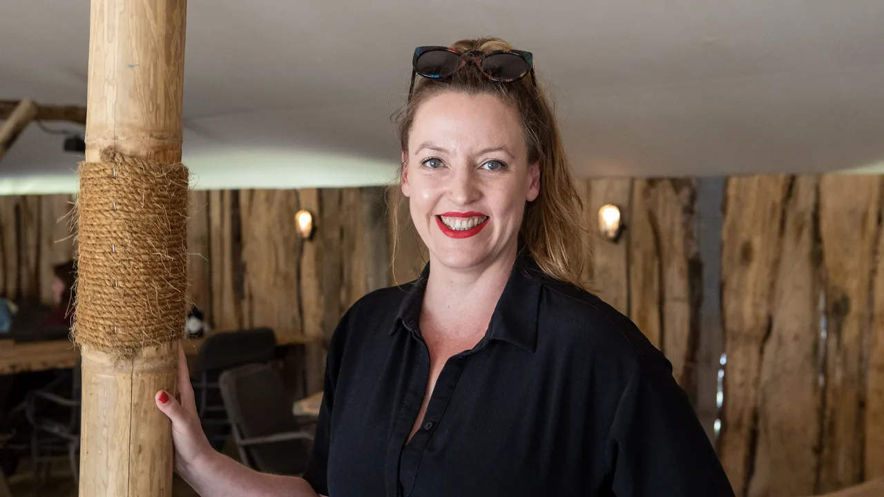 Marieke Derksen deelt heerlijke foto: 'Zo kleedt Johan zich in het weekend'