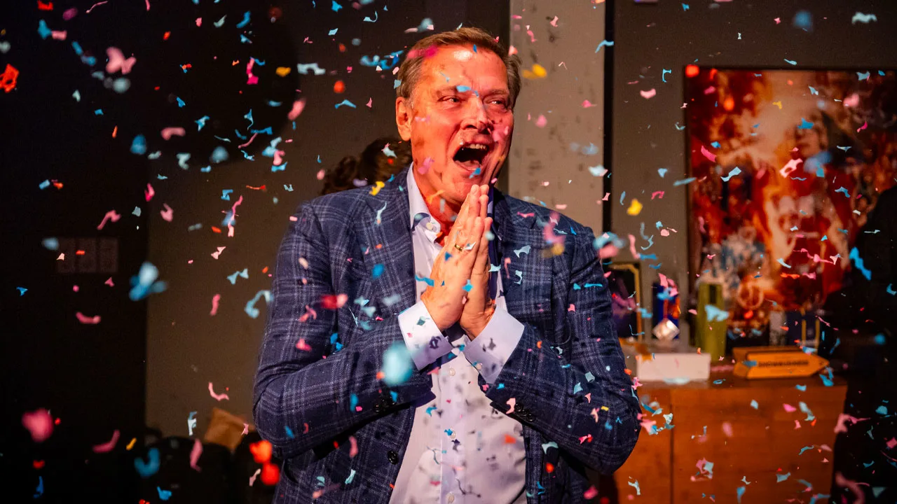 Albert Verlinde op verkeerde been gezet: verrast met jubileumfeest voor 25 jaar als theaterproducent