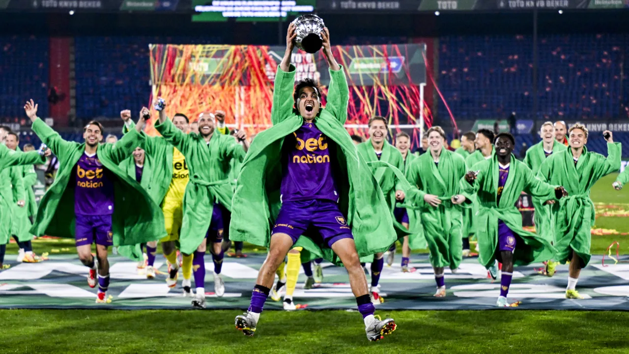 Bekerwinnaar Go Ahead Eagles woensdag gehuldigd in Deventer