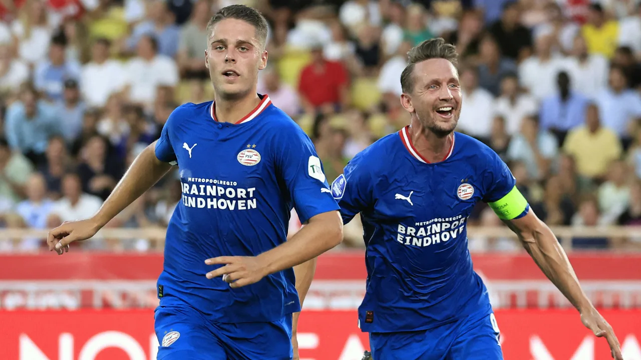 Ook PSV neemt maatregelen tegen 'bedelbordjes' in Phillips Stadion