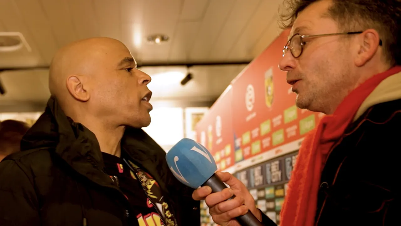 Tom Staal en Glenn Helder bezoeken Vitesse - FC Volendam: 'Je bent strontirritant!'