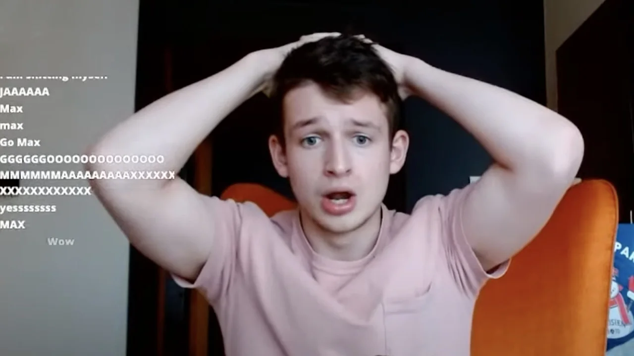 GOUD! Hamilton-fan juicht véél te vroeg en krijgt deksel op zijn neus