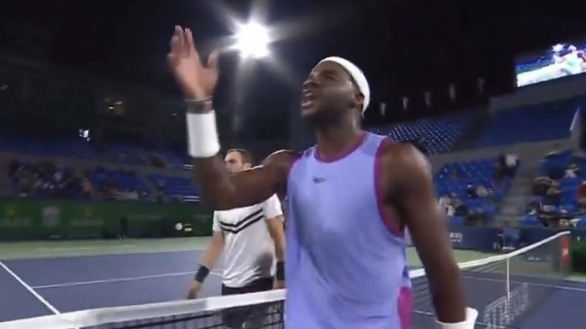 Video: Tennisser Tiafoe gaat tekeer tegen scheidsrechter: 'Fuck you, man!'