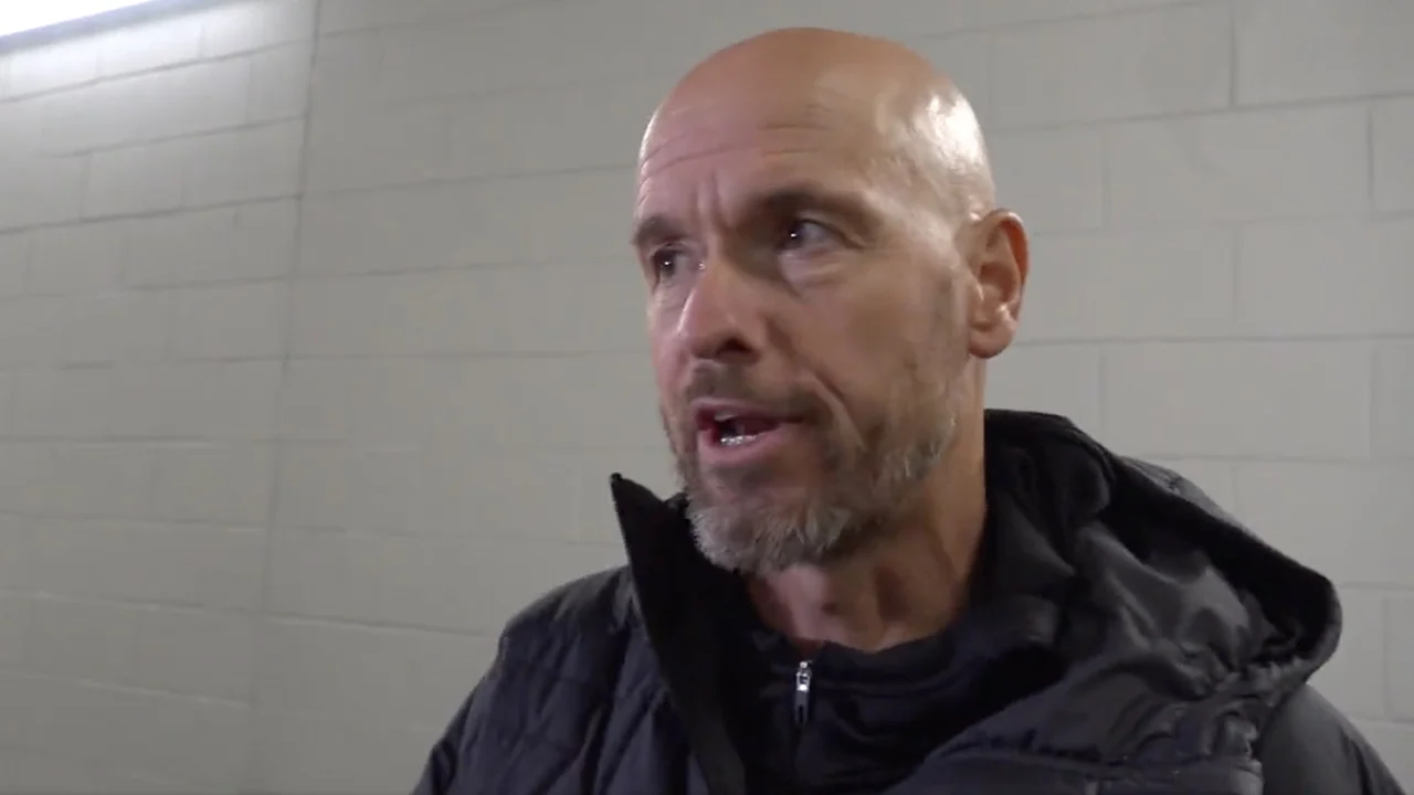 Ten Hag vertaalt Nederlands spreekwoord voor ineenstorting ploeg: 'Like a pack of cards'