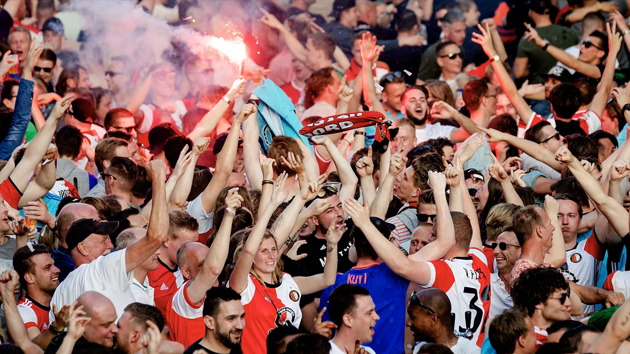 'Vanaf 1 september betaald voetbal met publiek mogelijk'