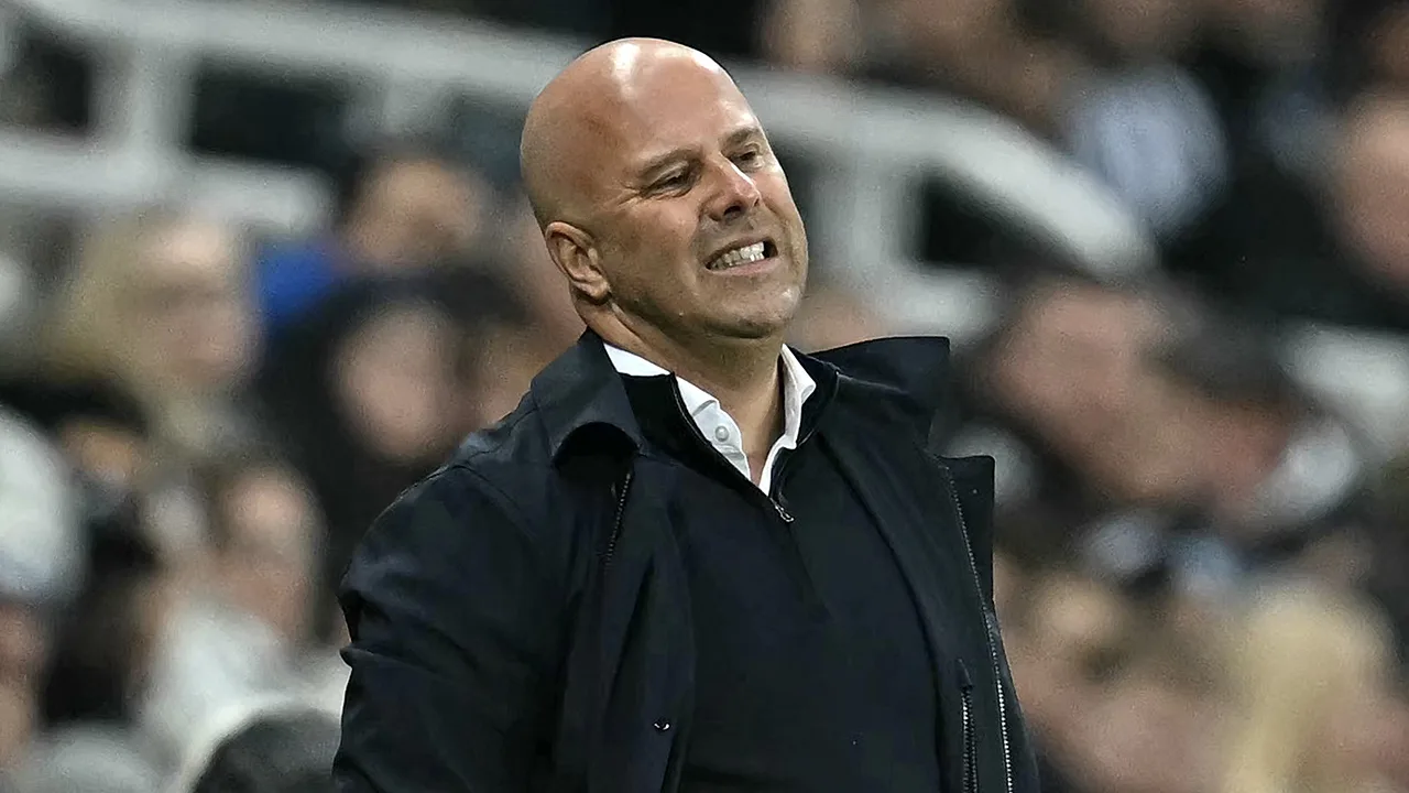 Arne Slot met Liverpool niet voorbij Newcastle United door fout doelman Kelleher